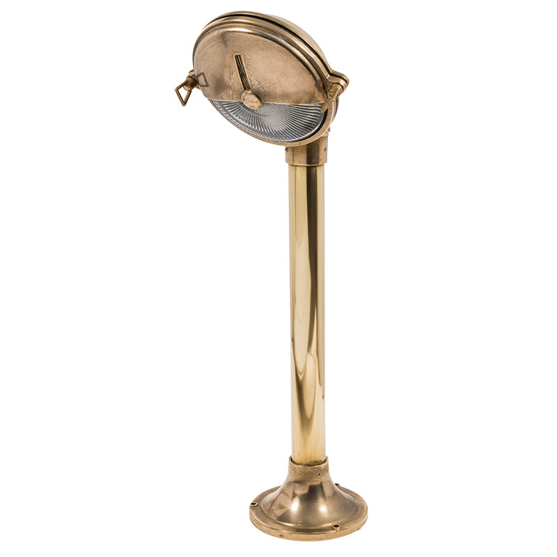 Brass outdoor bollard lights. Brass Outdoor Column Pathway Light. 真鍮製屋外ボラードライト。真鍮製屋外柱状通路ライト. Bolardos de latón para exteriores. Columna de latón para caminos exteriores. Bornes lumineuses d'extérieur en laiton. Colonne lumineuse d'extérieur en laiton pour allée.