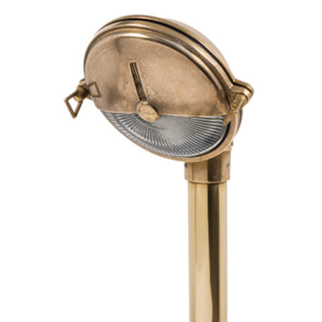 Brass outdoor bollard lights. Garden Path Light made of brass. 真鍮製の屋外用ボラードライト。真鍮製のガーデンパスライト. Bolardos de exterior de latón. Iluminación para caminos de jardín de latón. Bornes lumineuses d'extérieur en laiton. Éclairage d'allée de jardin en laiton.
